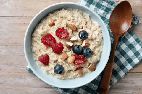 Каша — овсяная/гречневая, сливочное масло, сахар или мёд